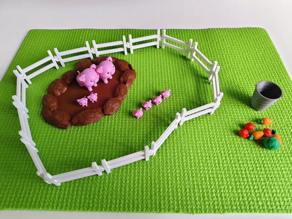 Pig playset